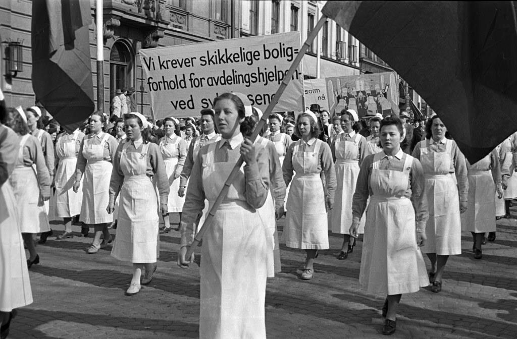 Bildet viser sykepleiere i 1. mai-toget i Oslo, 1947.
