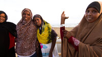 Bildet viser fire somaliske kvinner