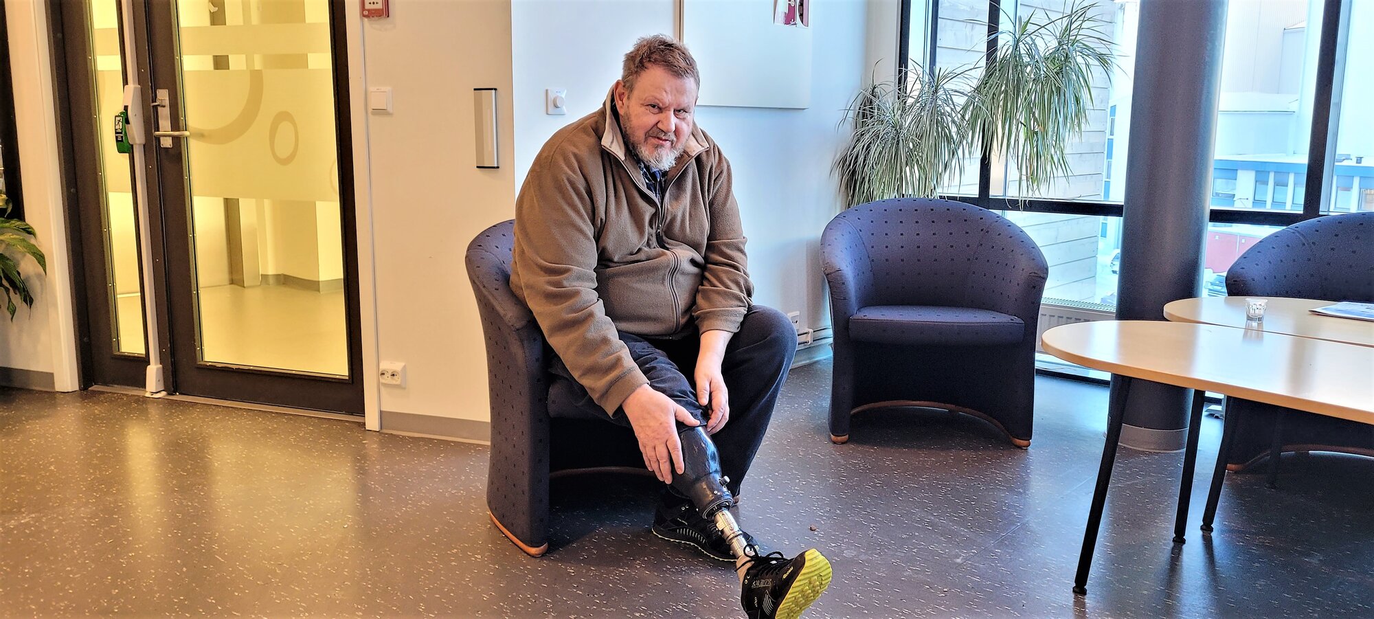 Kjell Løvik er glad for å ha fått amputert høyrebeinet