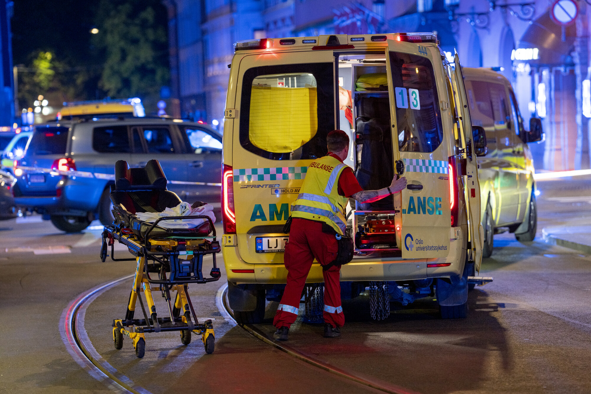 Ambulanse utenfor London pub etter skytingen natt til søndag