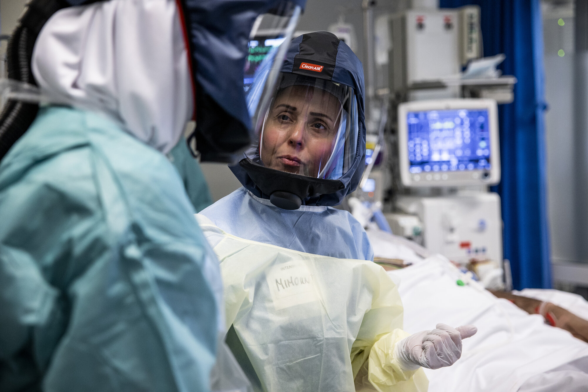 Bildet viser behandling av pasienter med covid-19 på intensivavdelingen på Oslo Universitetssykehus, Rikshospitalet