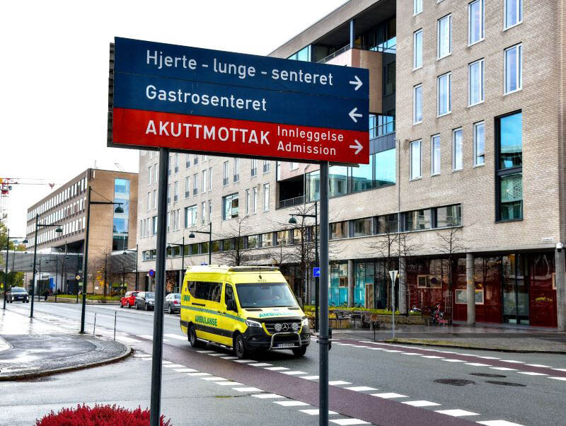 Bildet viser akuttmottak og ambulanseinngang ved St. Olavs hospital i Trondheim 
