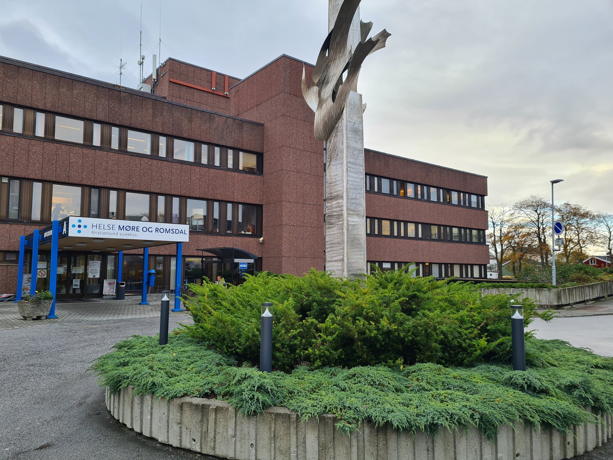 Bildet viser sykehuset i Kristiansund