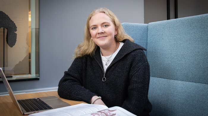 Marcia studerer til anatomieksamen på oslomet