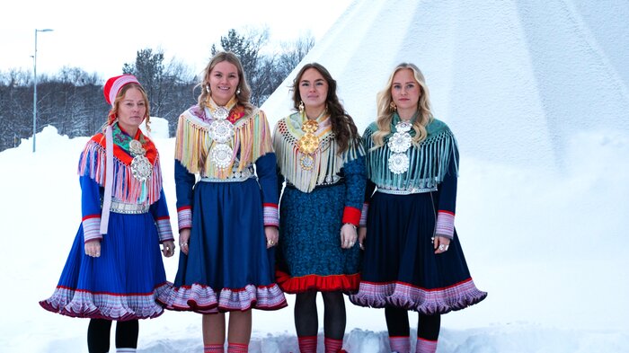 Første kull fra samisk sykepleierutdanning bildet viser første kull fra samisk sykepleierutdanning