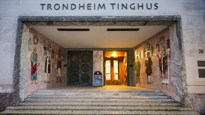 Bildet viser inngangspartiet til Trondheim tinghus