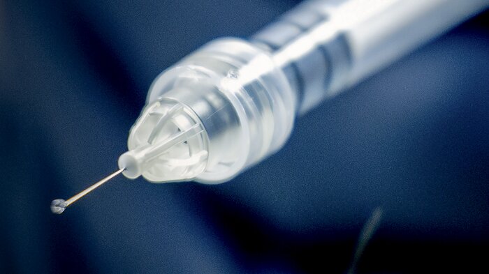 Illustrasjon, sprøyte Bildet viser en sprøyte med botox.