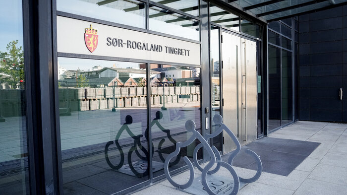Bildet viser inngangspartiet til Sør-Rogaland tingrett