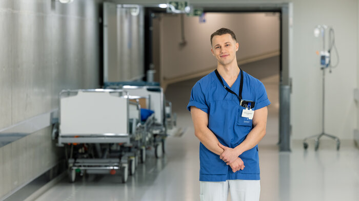 Bildet viser jordmorstudent Andreas Pedersen Agasøster