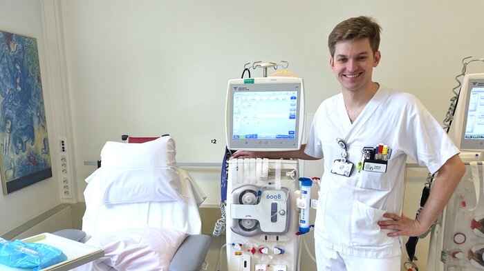 Jakob på dialyse bildet viser Jakob på dialyse