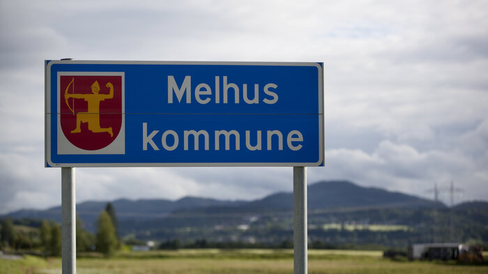Bildet viser skilt: Melhus kommune.