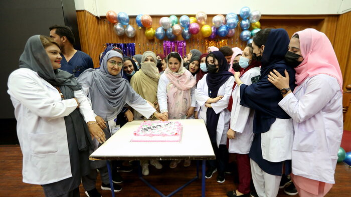 Bildet viser sykepleiere i Peshawar, Pakistan.