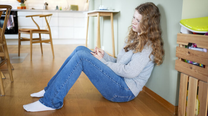 Bildet viser jente som tenker.