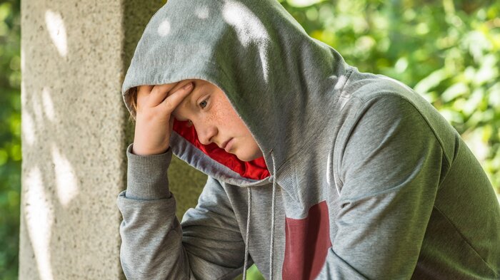 bildet viser trist gutt