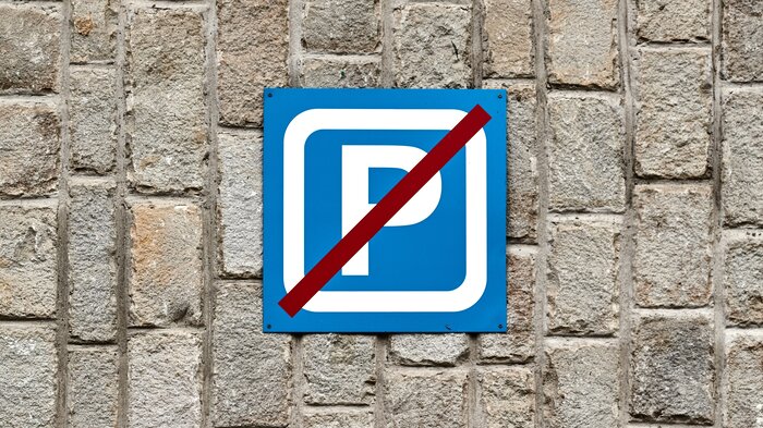 Bildet viser parkering forbudt