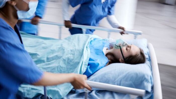 Bildet viser raskt trilling av pasient i seng