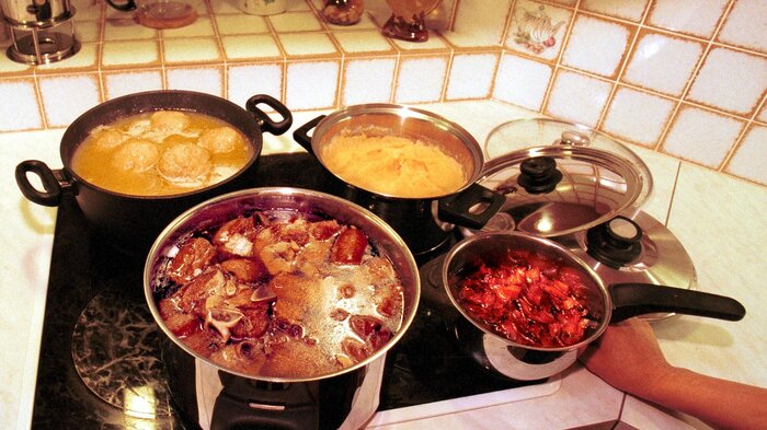 Bilde viser tilbereding av komlemiddag