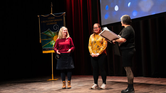 Overrekkelse av pris for Årets sykepleier Overrekkelse av pris for Årets sykepleier