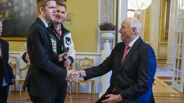 Syver Blindehim hilser på kongen Syver Blindehim hilser på kongen