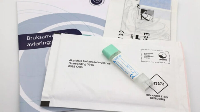 Bildet viser et prøvesett man får tilsendt i Tarmscreeningprogrammet.