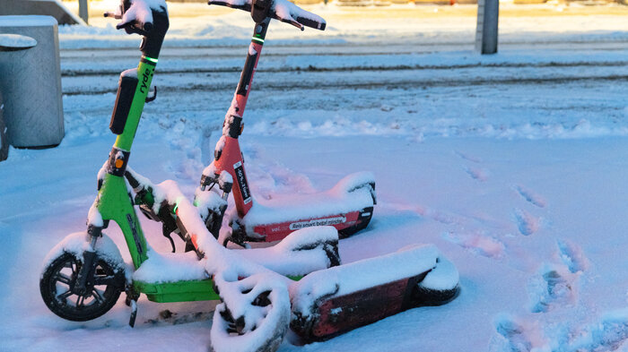 Bilde av elsparkesykler