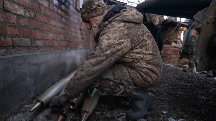 Bildet viser en soldat i Ukraina.