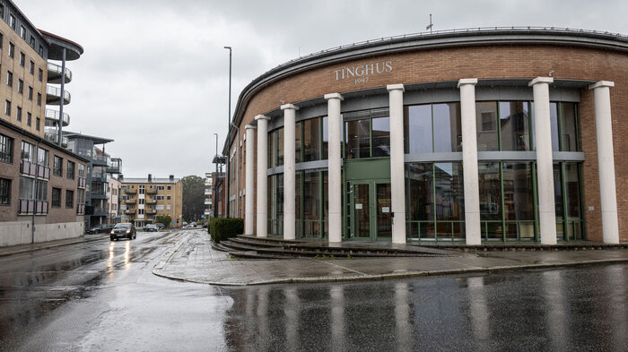 Bildet viser tinghuset i Sarpsborg.