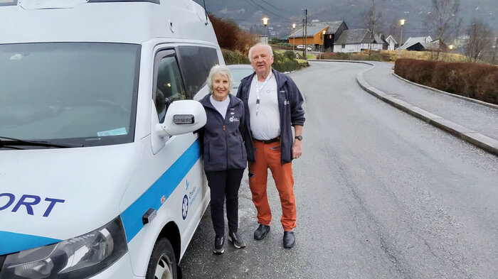 bilde av gunvor engtrø og ansgar Fuglestad i ønsketransporten