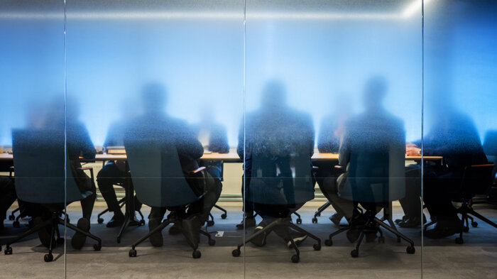 Bildet viser partene som mekler.