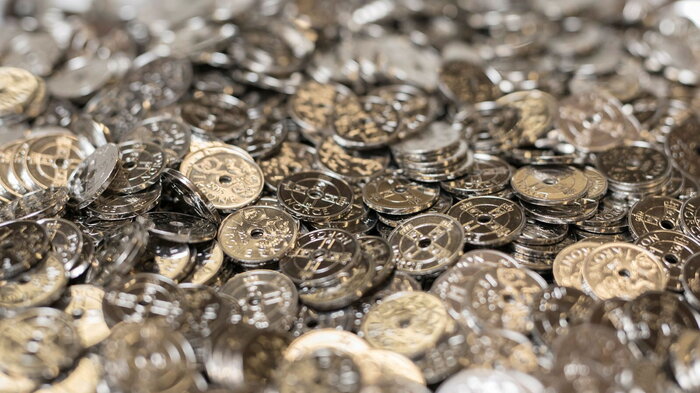 Bildet viser en haug med 1-kroner