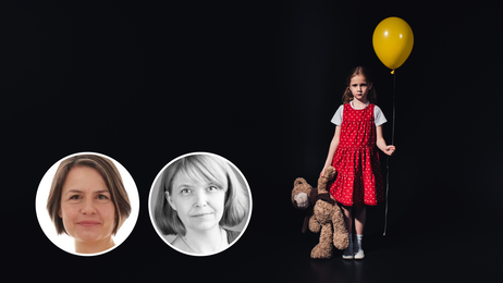 Bildet viser et barn med et trist uttrykk. I den ene hånden holder hun en bamse. I den andre en gul ballong.