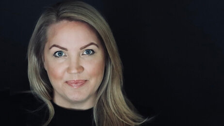 Bildet viser et portrett av Anette Falkum