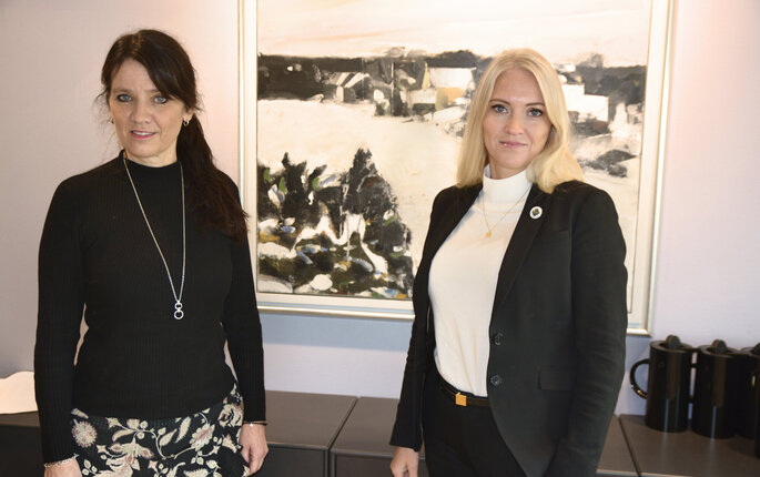 FORTSETTER: Her er Spekter-direktør Anne-Kari Bratten og NSF-leder Lill Sverresdatter Larsen da de innledende forhandlingene startet i august.