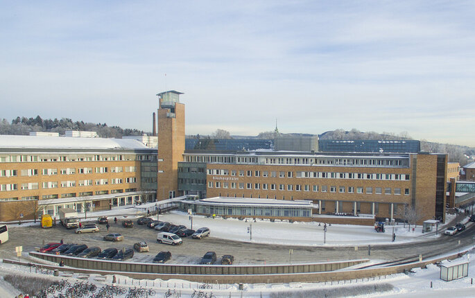 Bildet viser Rikshospitalet en vinterdag.