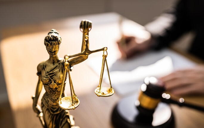 bilde av fru justisia