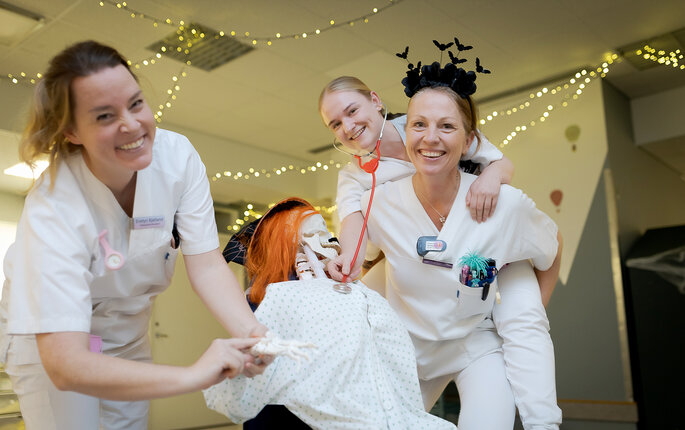 bilde av sykepleiere og halloween-utstyr i haugesund