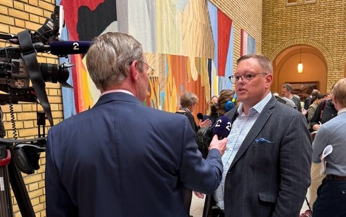 Bildet viser Kai Øivind Brenden i Stortingets vandrehall.