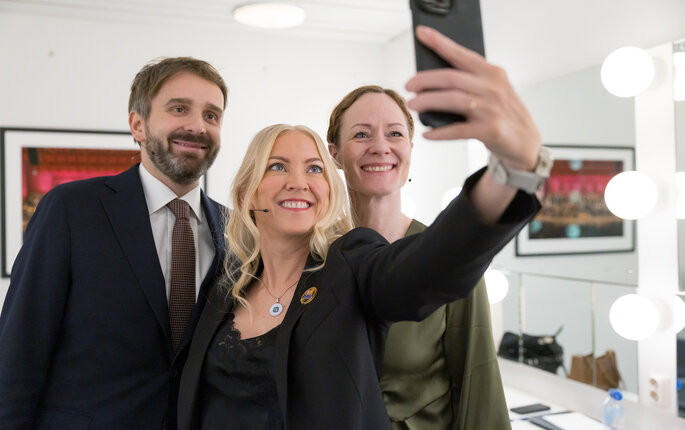 Bilde av helseminister Jan Christian Vestre og Lill Sverresdatter Larsen