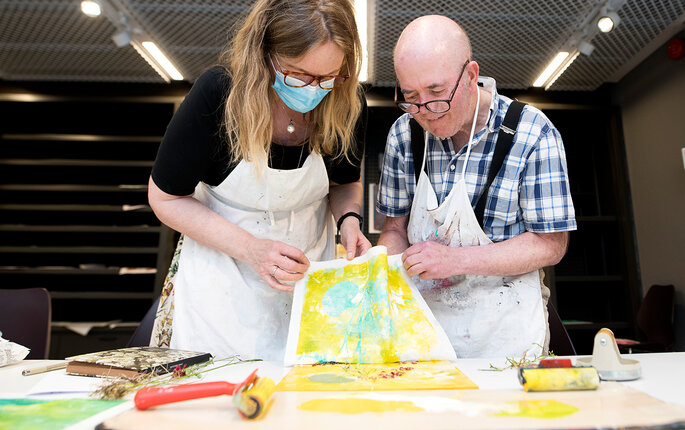 Kunstner Anne Tveit Knutsen og blomsterdekoratør Rikhard Rune Juuhl. Bildet viser kunstner Anne Tveit Knutsen og blomsterdekoratør Rikhard Rune Juuhl.