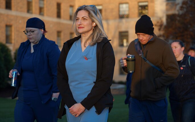 Sykepleieren Tiffany Lawler og Med City Nursing Alliance demonstrerte i mai mot underbemanning og for bedre vilkår ved sykehuskjeden Mayo Clinic i Minnesota. Nå får kampen en ny dimensjon, etter at sykepleie er fjernet fra lista over profesjonelle grader i USA.