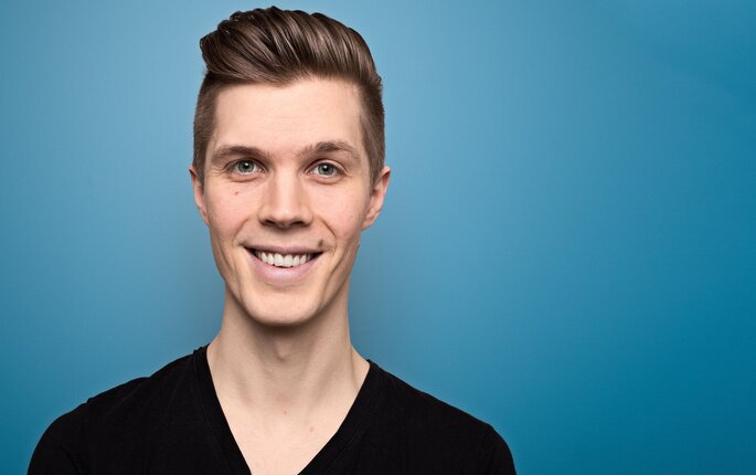 Bildet viser et portrett av Tom Bråten