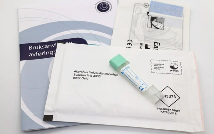 Bildet viser et prøvesett man får tilsendt i Tarmscreeningprogrammet.