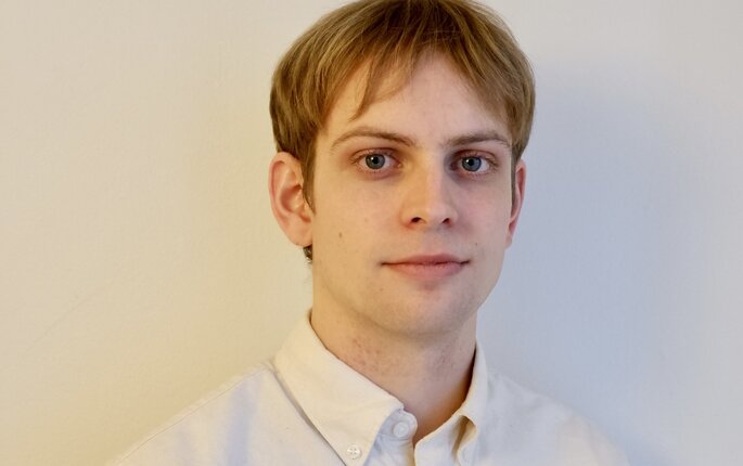 Bildet viser et portrett av Kristofer Halvorsen