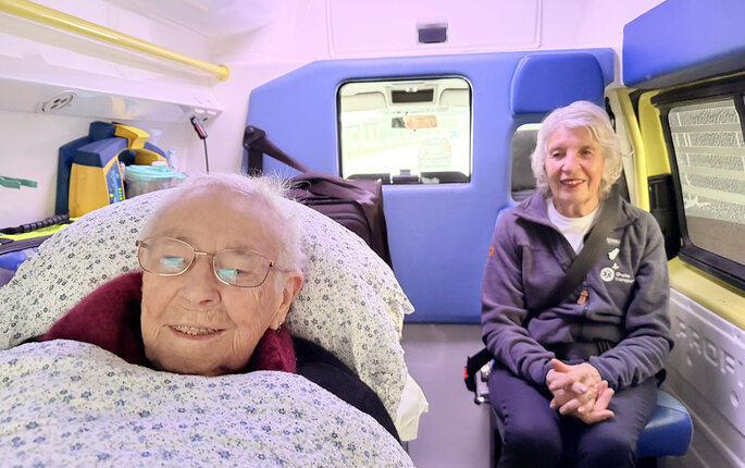 bilde av marta dortea møllerup bernssen og sykepleier Gunvor Engtrø