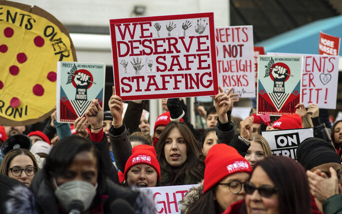 bilde av streikende sykepleiere