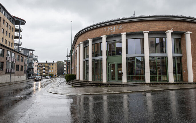 Bildet viser tinghuset i Sarpsborg.