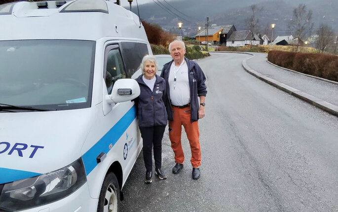 bilde av gunvor engtrø og ansgar Fuglestad i ønsketransporten