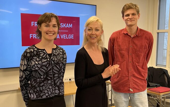 Bildet viser underviserne Louise Gabrielsen, Anette Søholt og Simon Erzeid ved Sex og samfunn