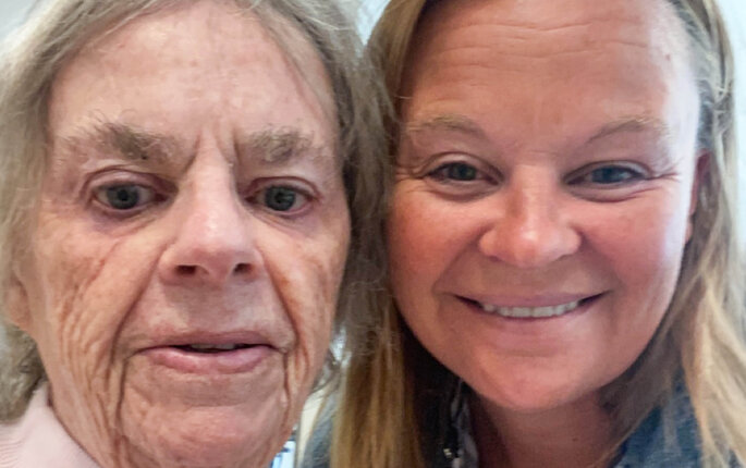 Bildet viser Marianne Danielsen og hennes mor