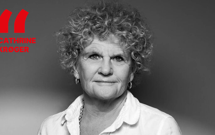 Bildet viser et portrettbilde av Cathrine Krøger i sort/hvitt